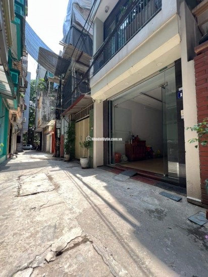 NHÀ ĐẸP Ở PHÙNG CHÍ KIÊN -PHÂN LÔ Ô TÔ - MẶT NGÕ KINH DOANH - 2 THOÁNG TRƯỚC  SAU - FULL NỘI THẤT TIỀN TỶ.